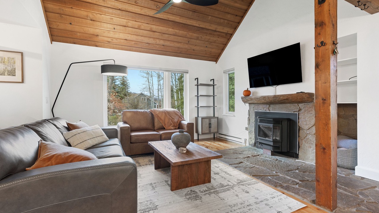 Photo of Livingroom in Edwards