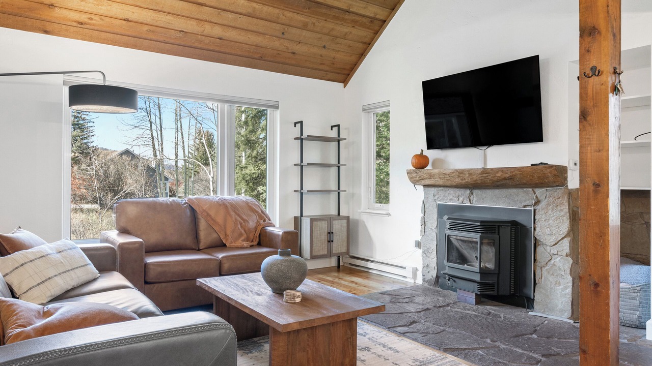 Photo of Livingroom in Edwards