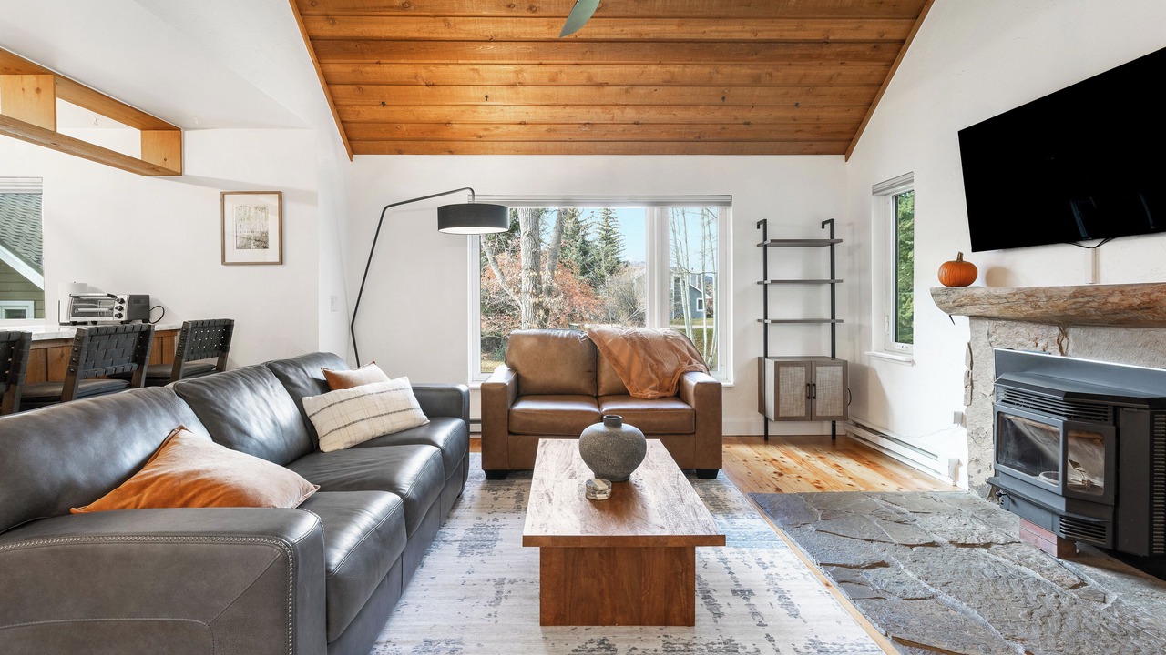 Photo of Livingroom in Edwards