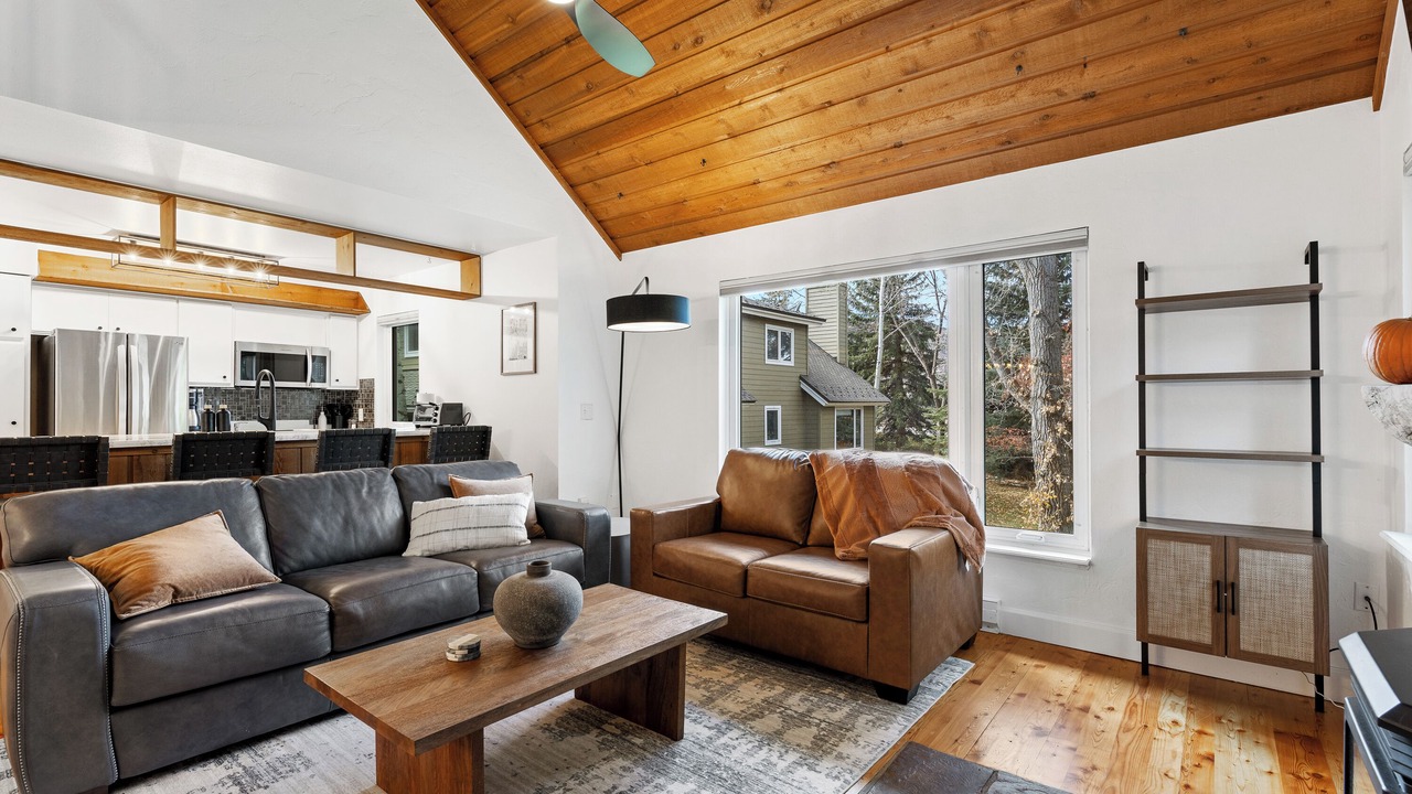 Photo of Livingroom in Edwards