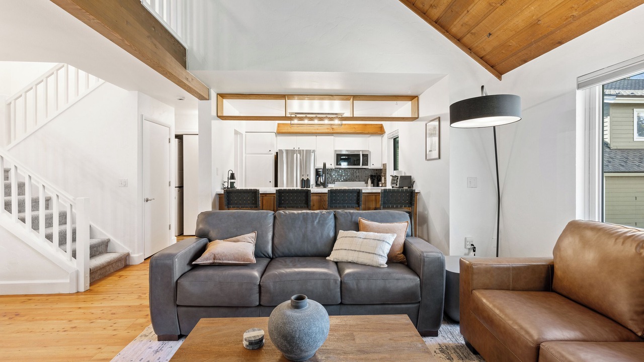 Photo of Livingroom in Edwards