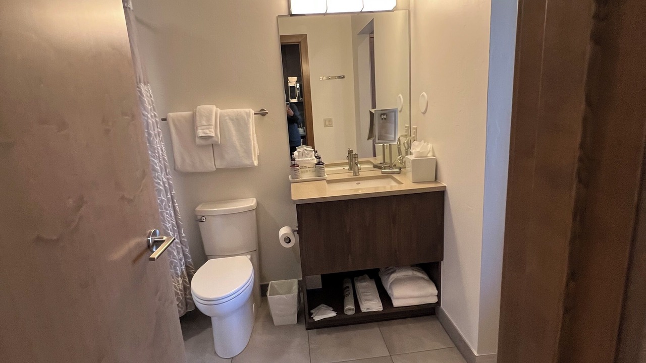 Photo of Bathroom in Peak 8