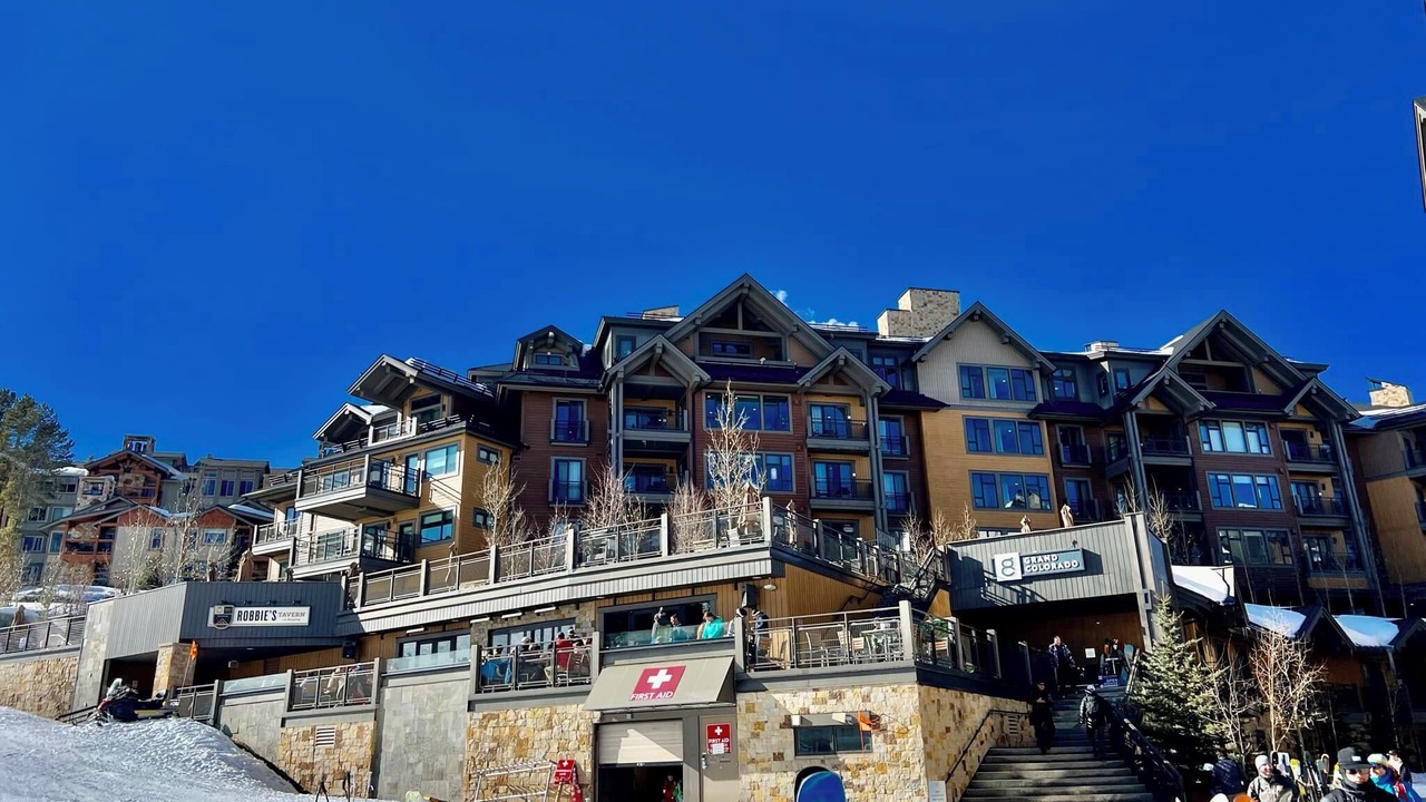 Photo of Outdoor in Peak 8