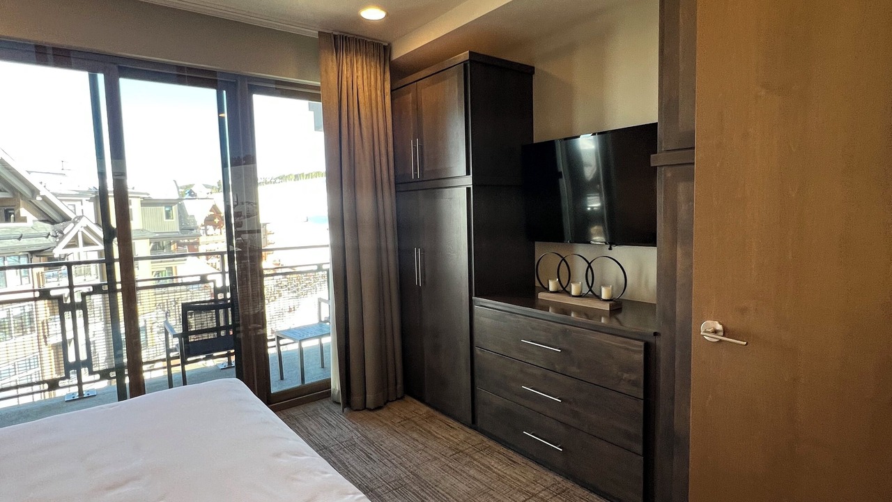 Photo of Bedroom in Peak 8