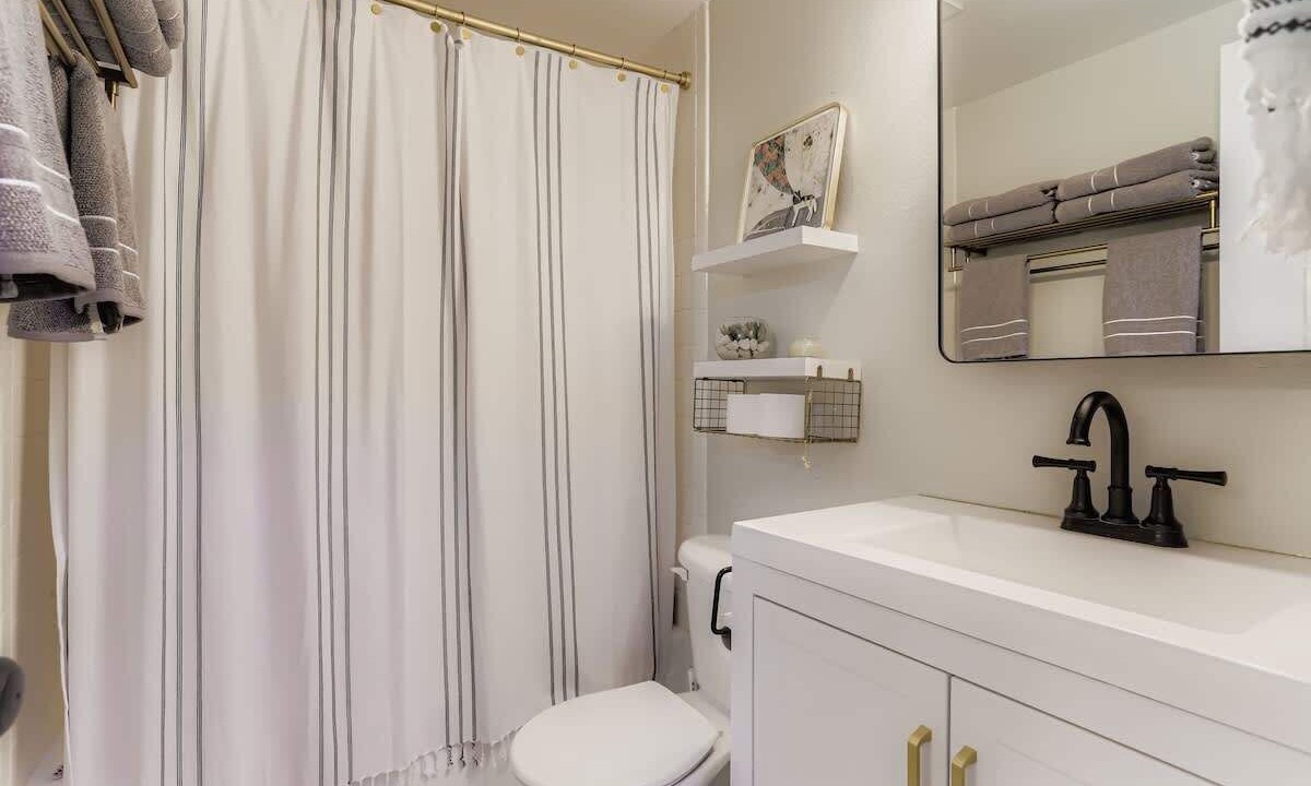 Photo of Bathroom in Newlands