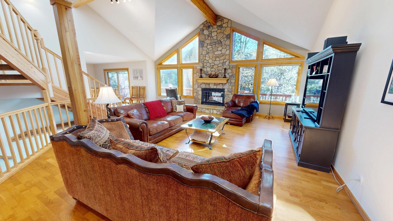 Photo of Livingroom in Three Peaks
