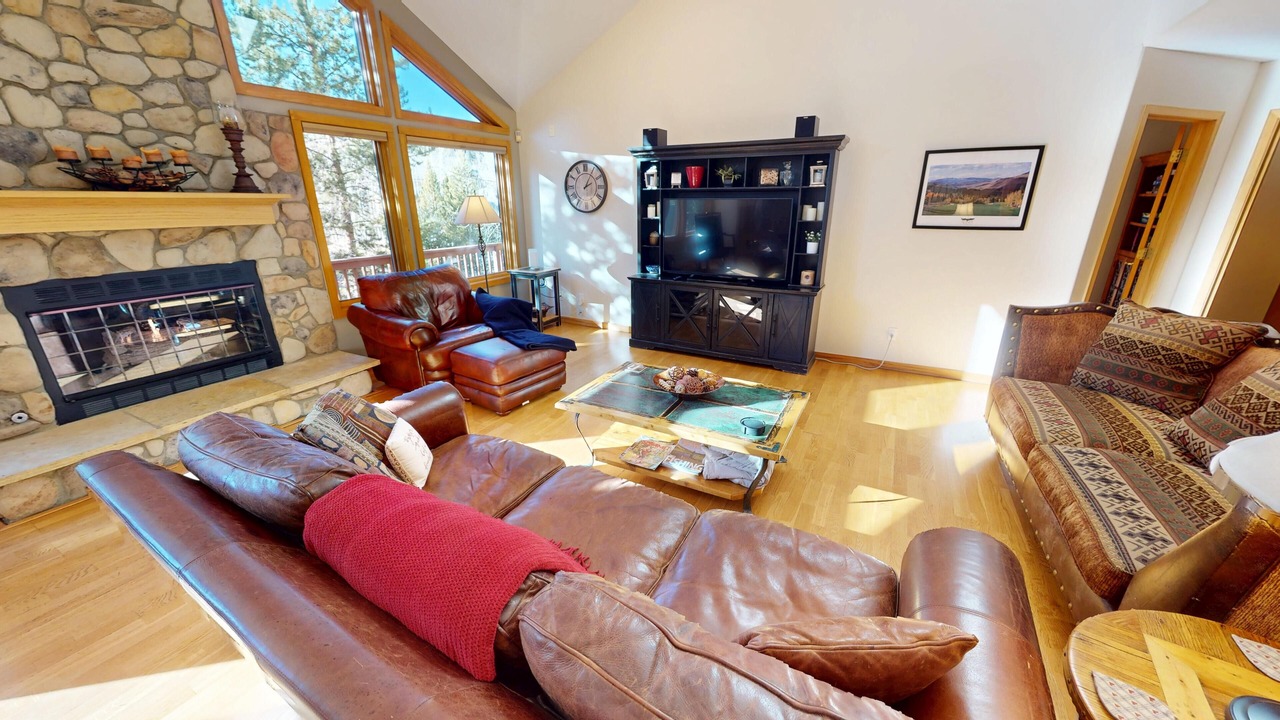 Photo of Livingroom in Three Peaks