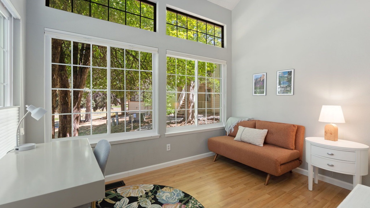 Photo of Livingroom in Gunbarrel
