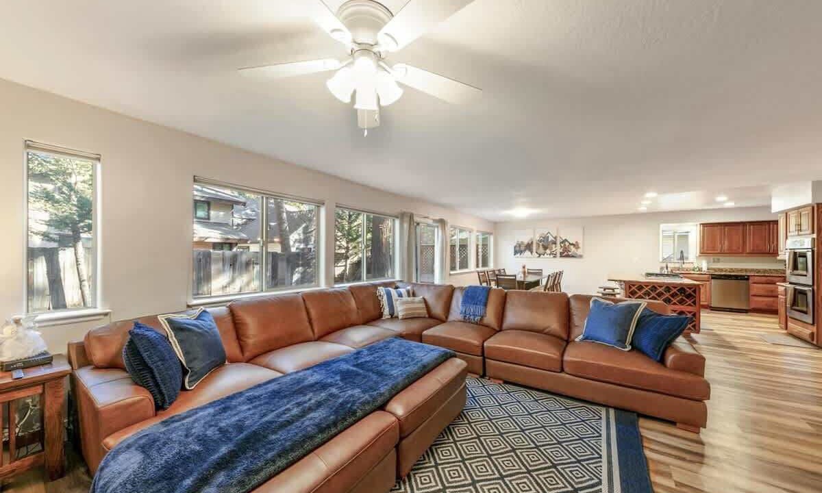 Photo of Livingroom in Tahoe Island