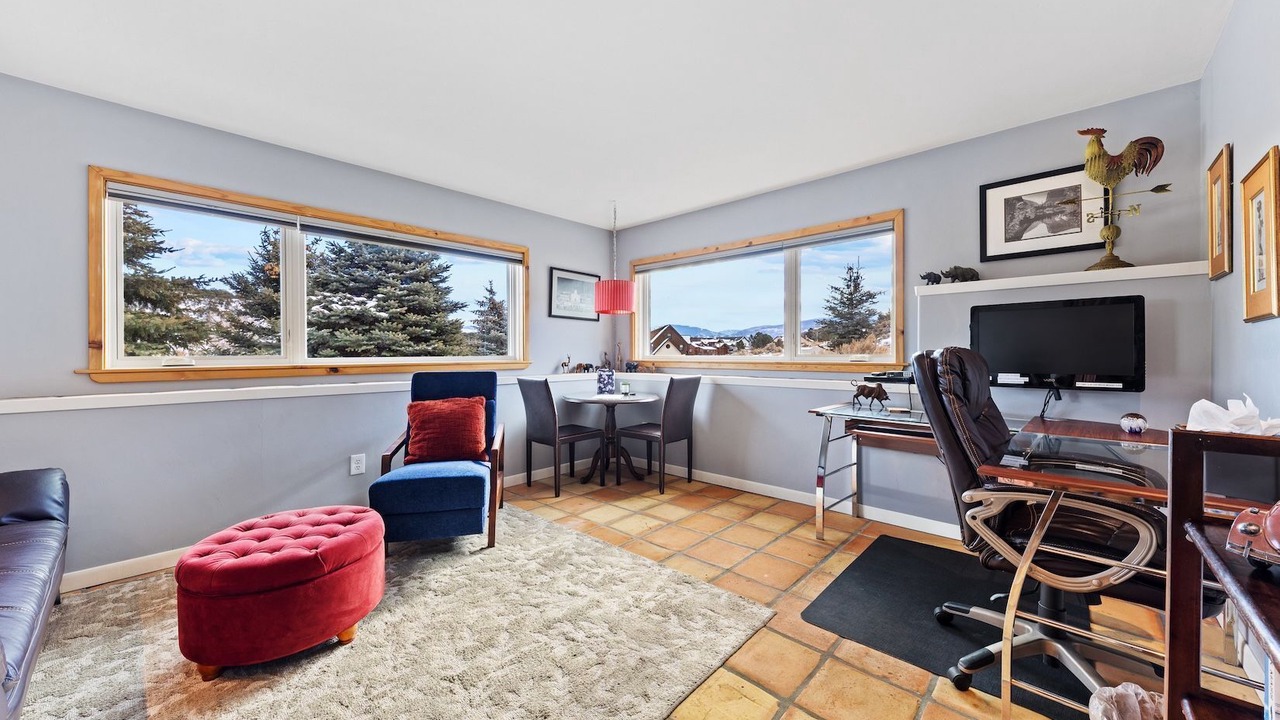 Photo of Livingroom in Eagle
