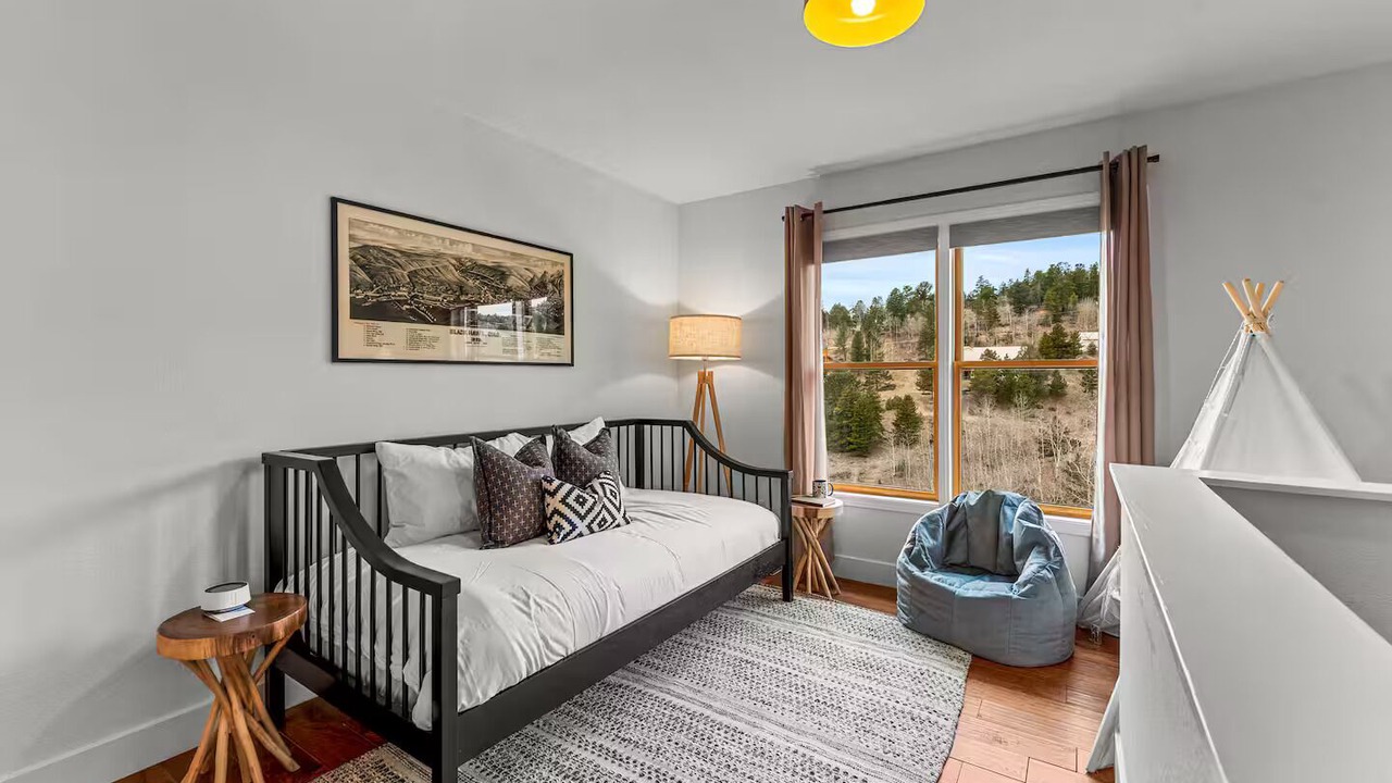Photo of Bedroom in Black Hawk