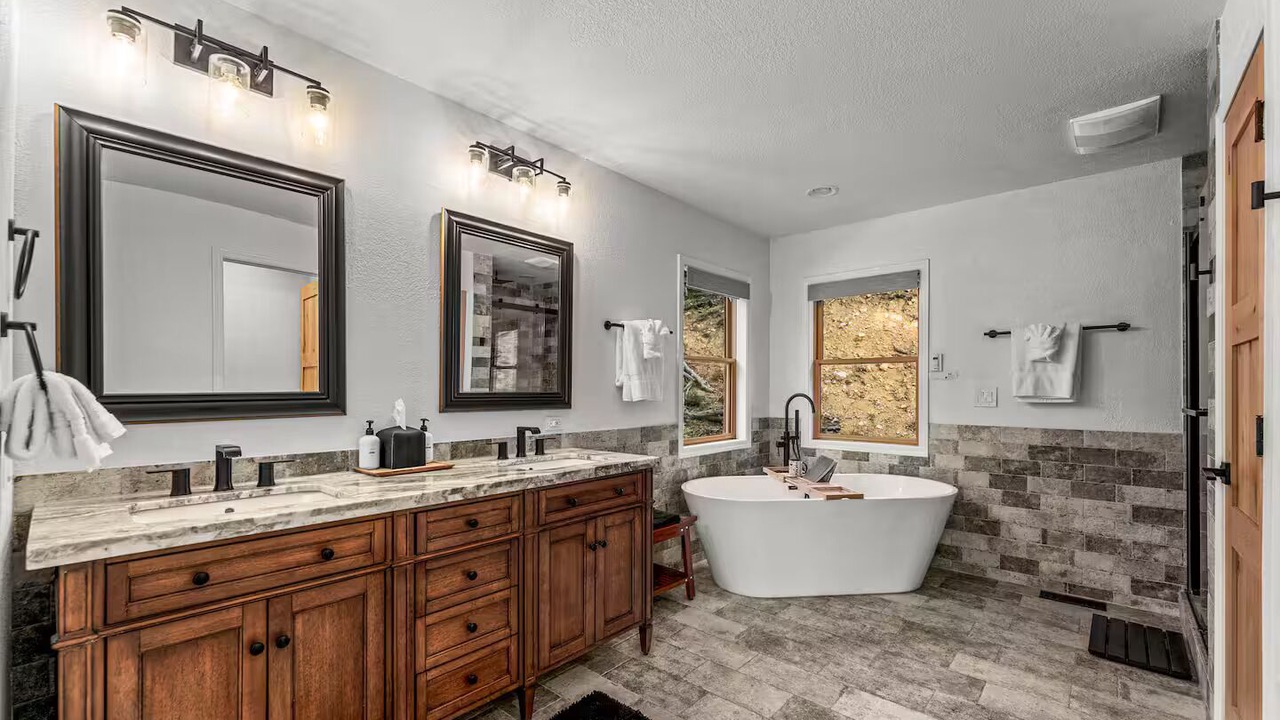 Photo of Bathroom in Black Hawk
