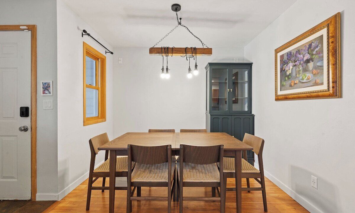 Photo of Livingroom in Edwards