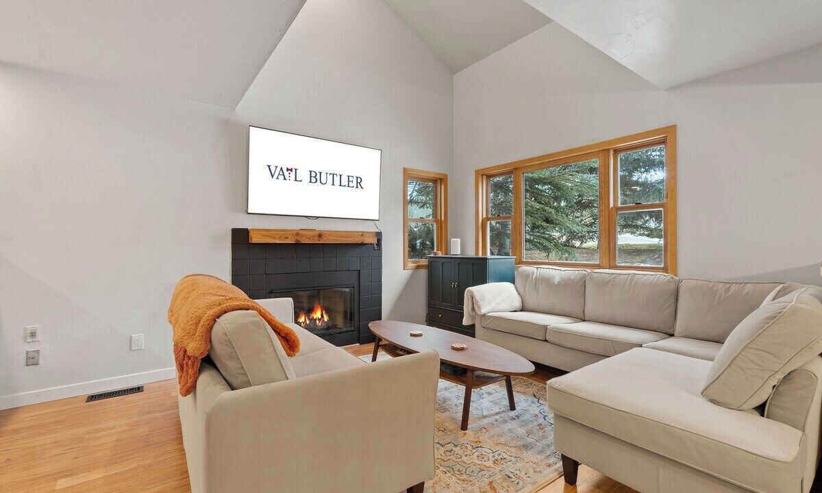 Photo of Livingroom in Edwards