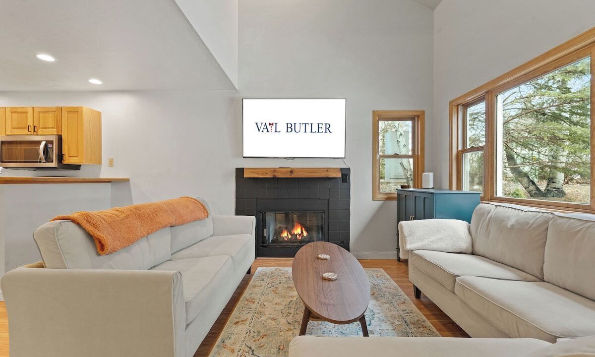Photo of Livingroom in Edwards