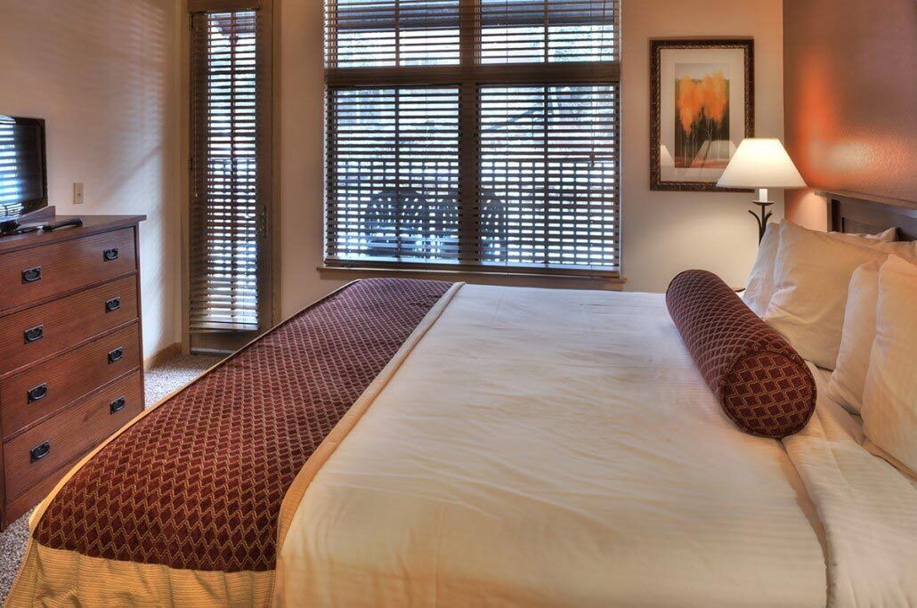 Photo of Bedroom in Peak 9