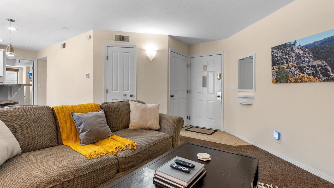 Photo of Livingroom in Englewood