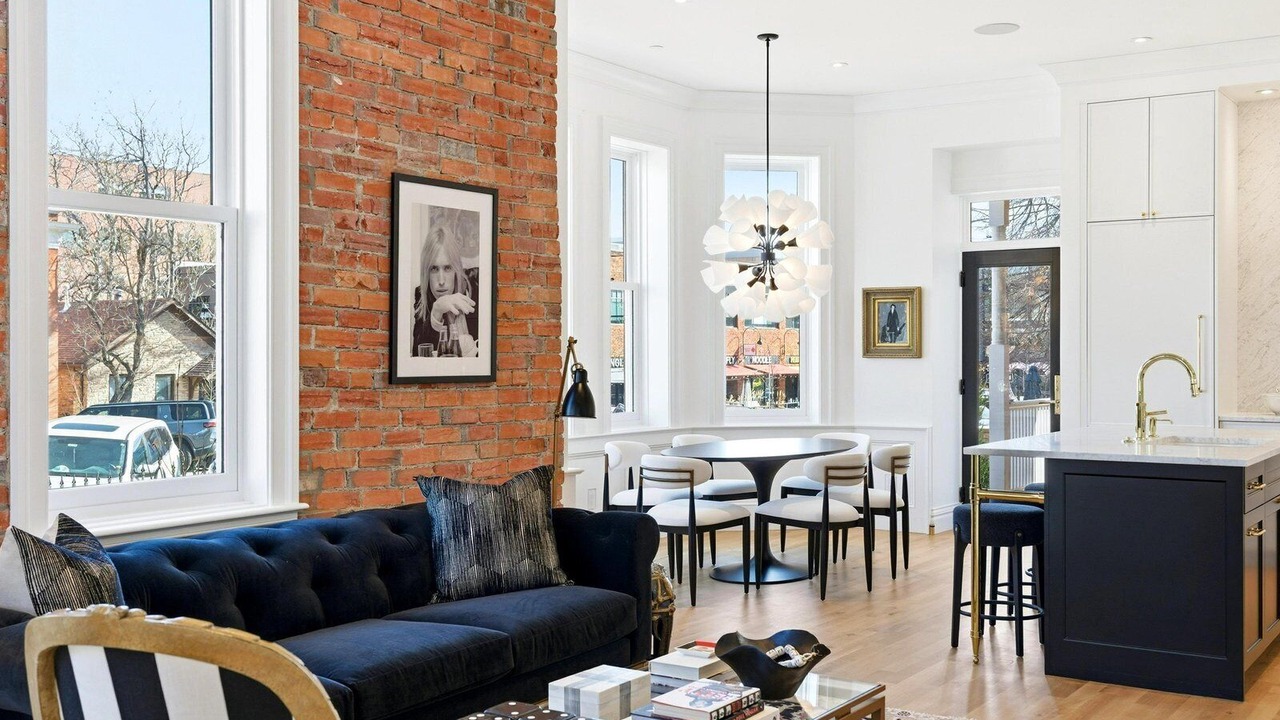 Photo of Livingroom in Downtown