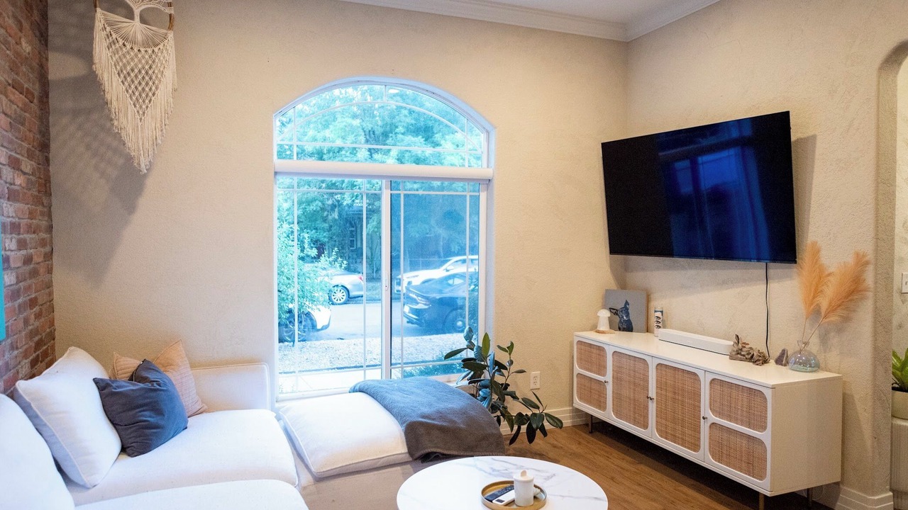 Photo of Livingroom in Jefferson Park