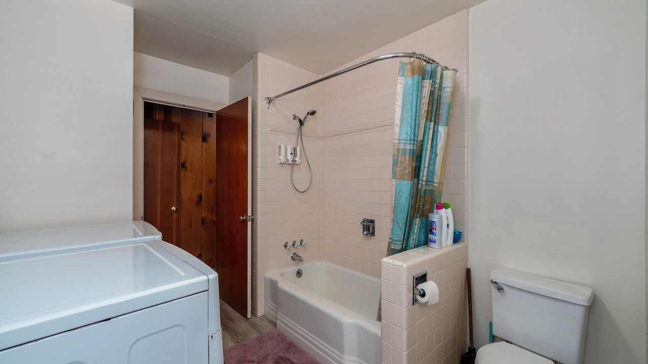 Photo of Bathroom in Al Tahoe