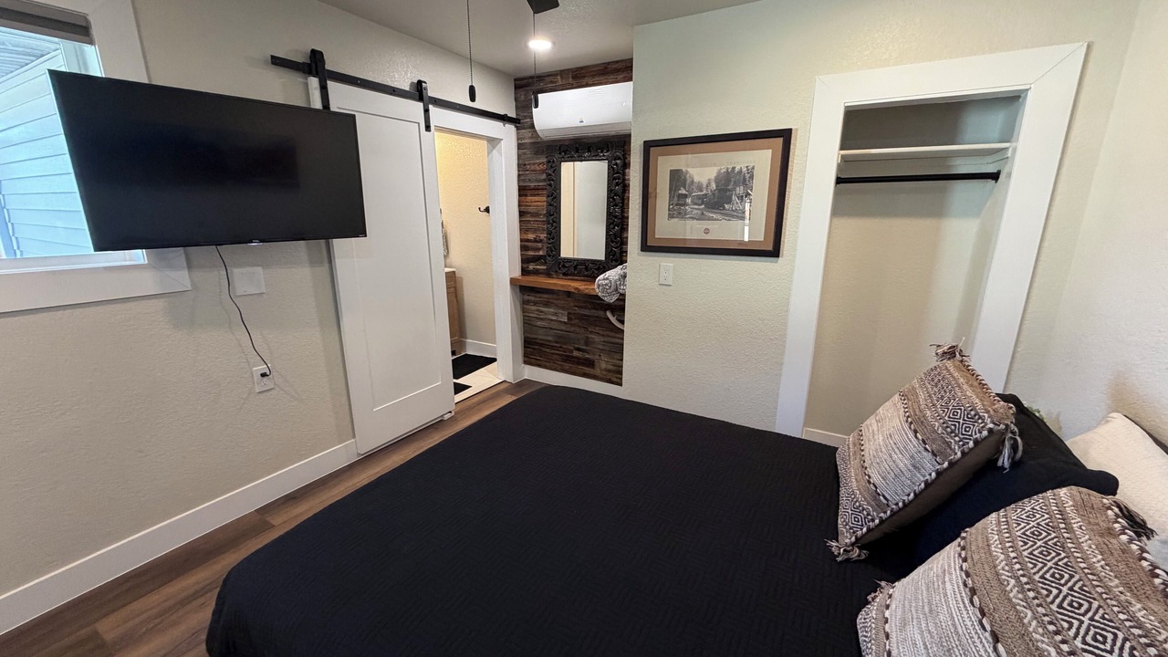 Photo of Bedroom in Columbine
