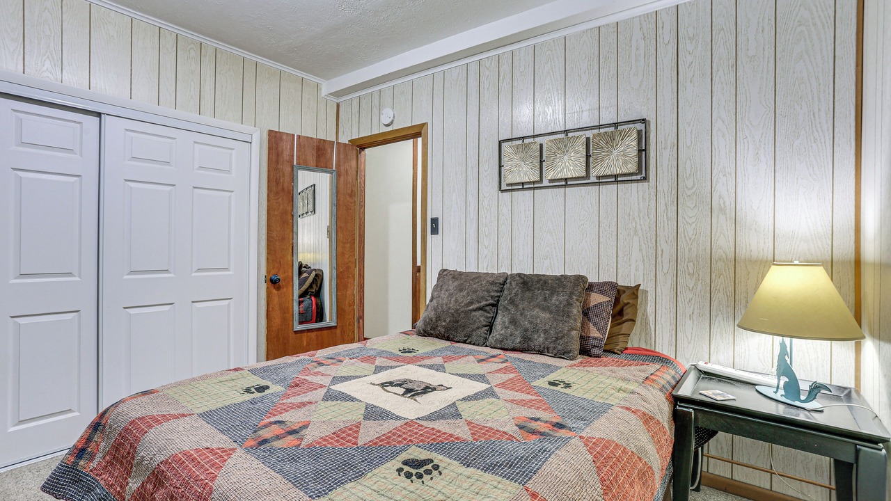 Photo of Bedroom in Pine