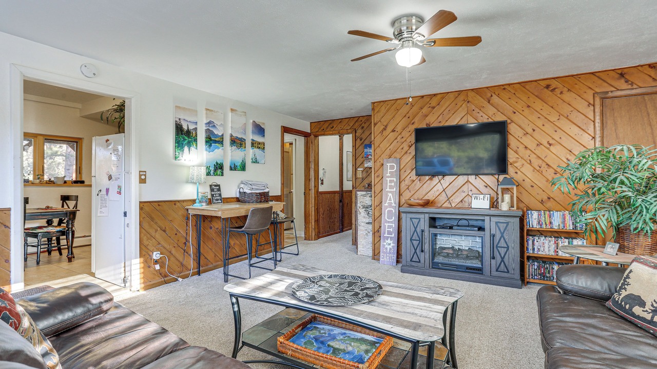 Photo of Livingroom in Pine