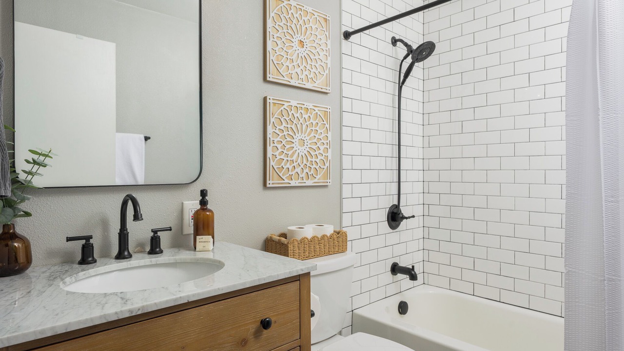 Photo of Bathroom in Applewood Villages