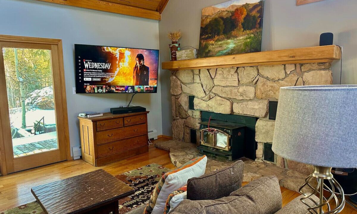 Photo of Livingroom in Hangen Ranch And M and B