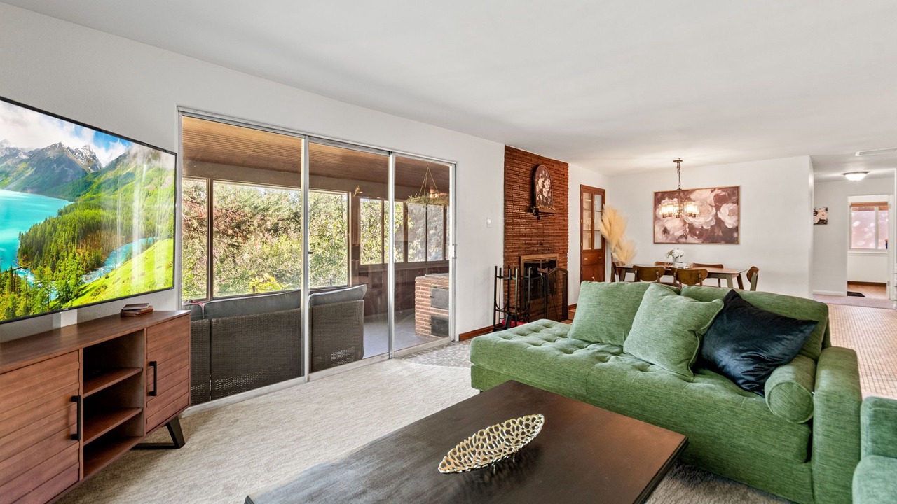 Photo of Livingroom in Bel Aire