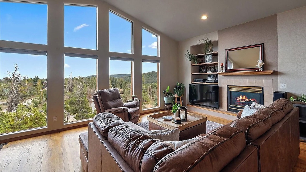 Photo of Livingroom in Shadow Mountain