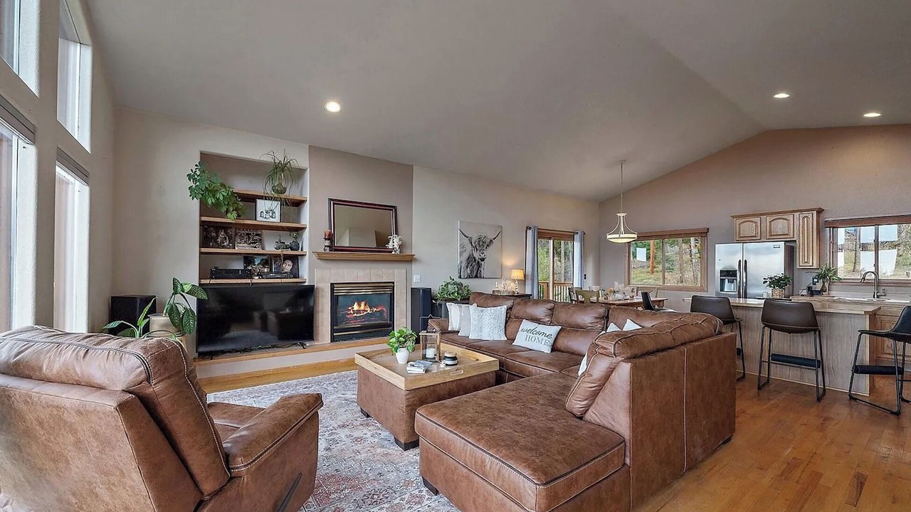 Photo of Livingroom in Shadow Mountain