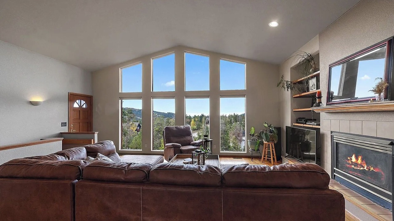 Photo of Livingroom in Shadow Mountain