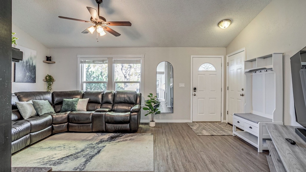 Photo of Livingroom in Foothill Green