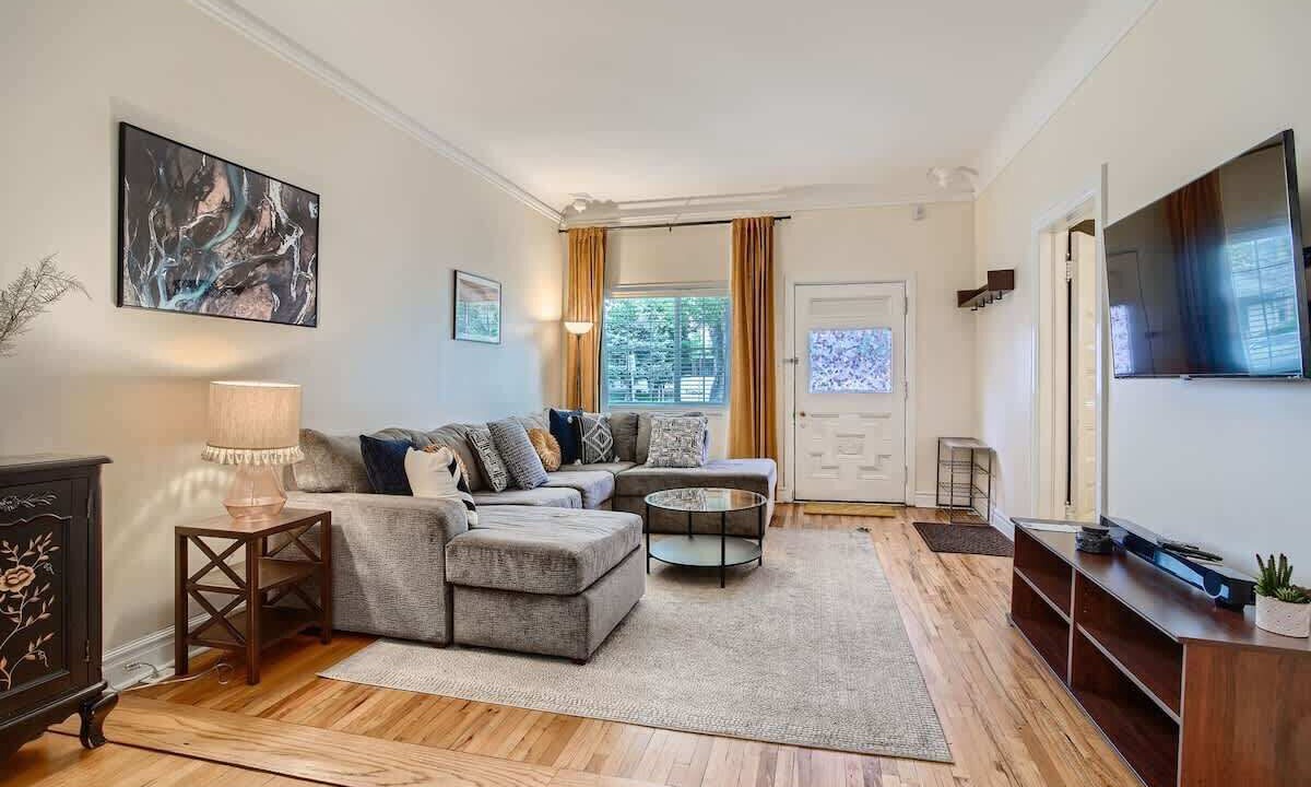 Photo of Livingroom in Lincoln Park