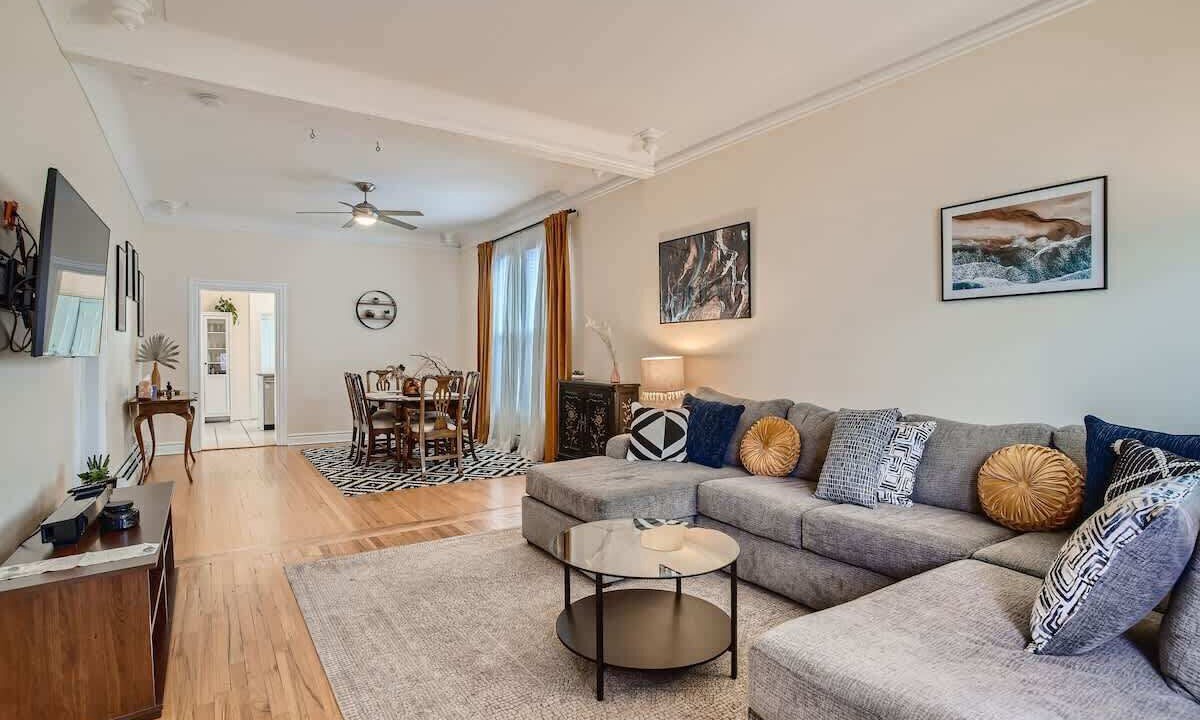 Photo of Livingroom in Lincoln Park