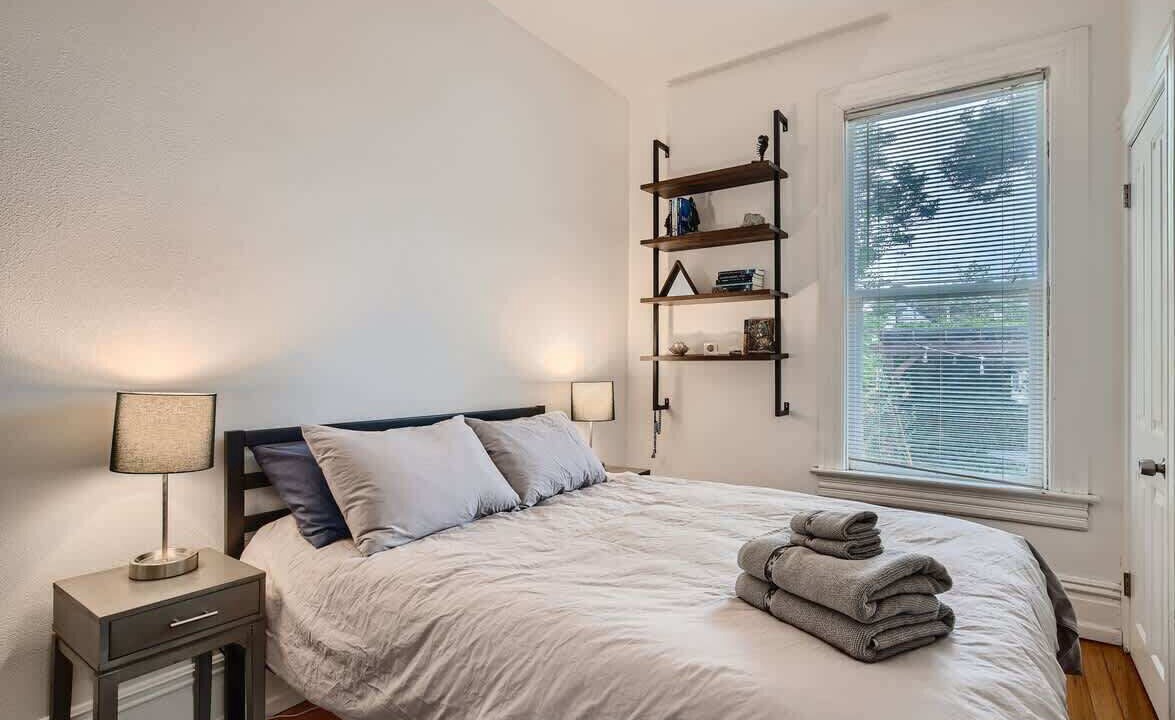 Photo of Bedroom in Lincoln Park