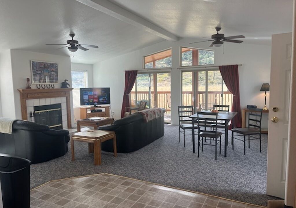 Photo of Livingroom in South Fork