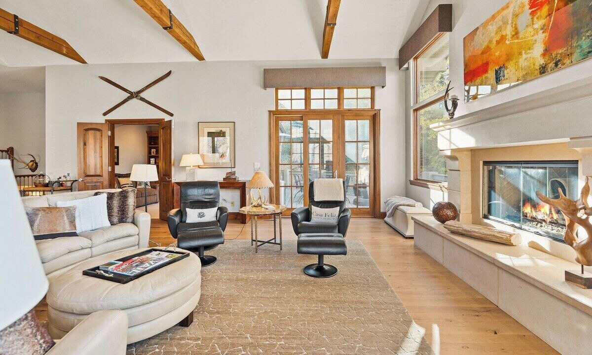 Photo of Livingroom in Highland Meadows