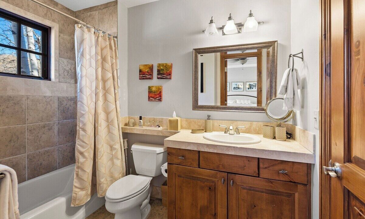 Photo of Bathroom in Highland Meadows