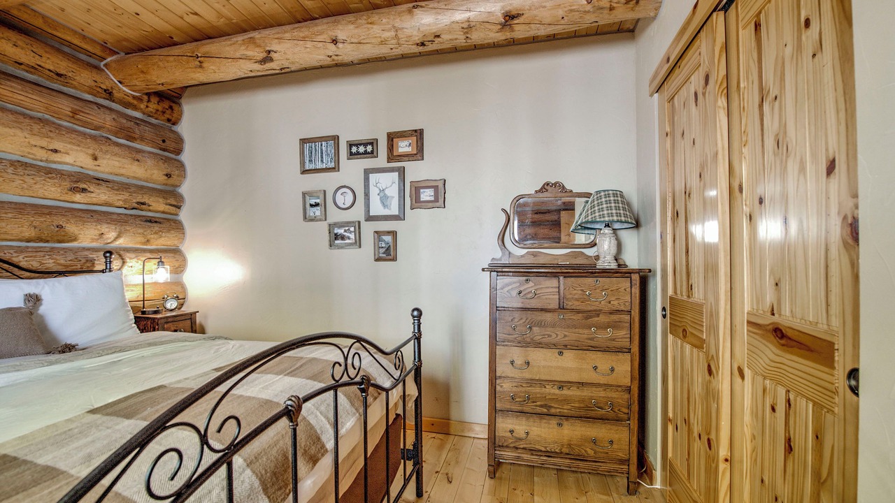 Photo of Bedroom in Michigan Hill