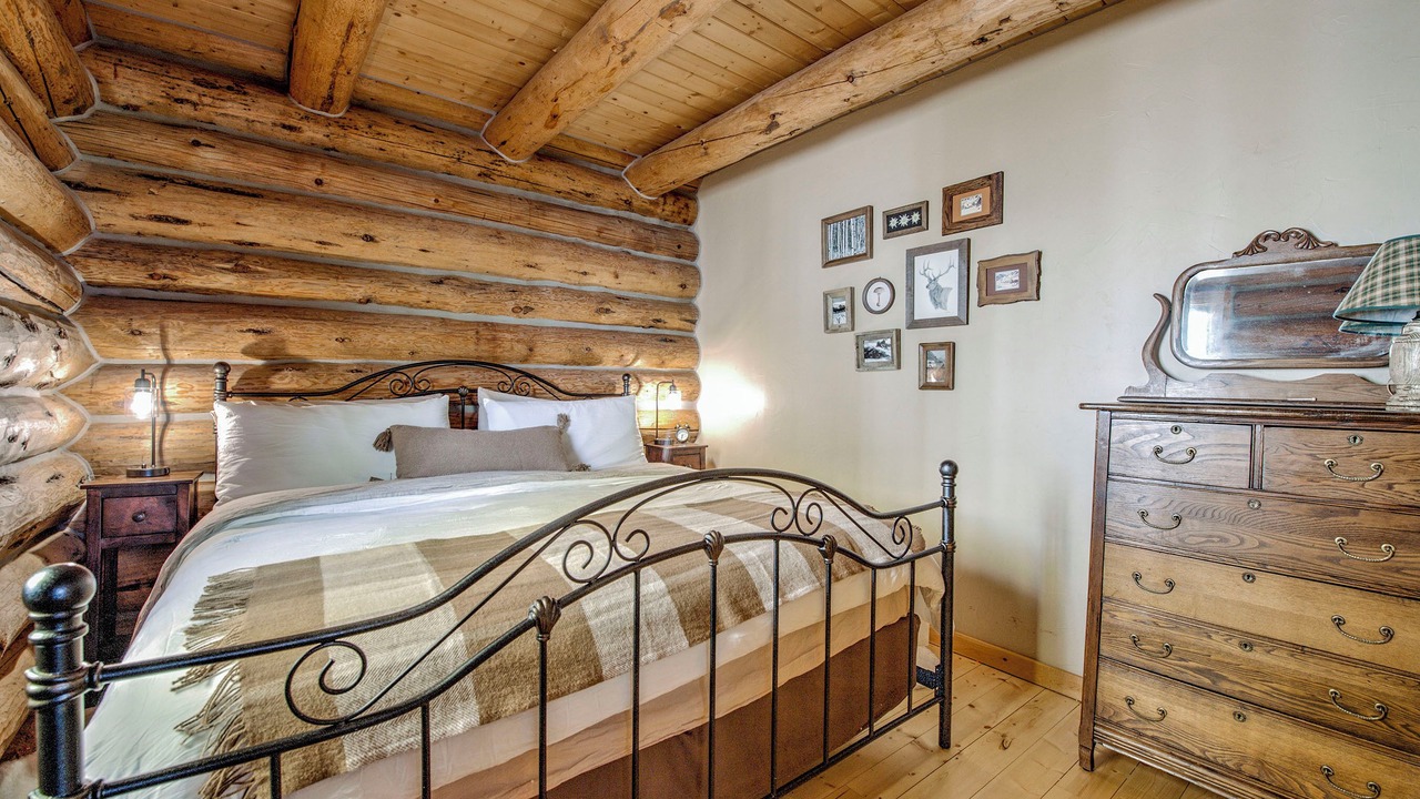 Photo of Bedroom in Michigan Hill
