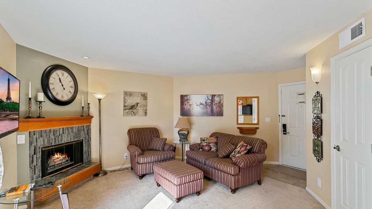 Photo of Livingroom in Englewood