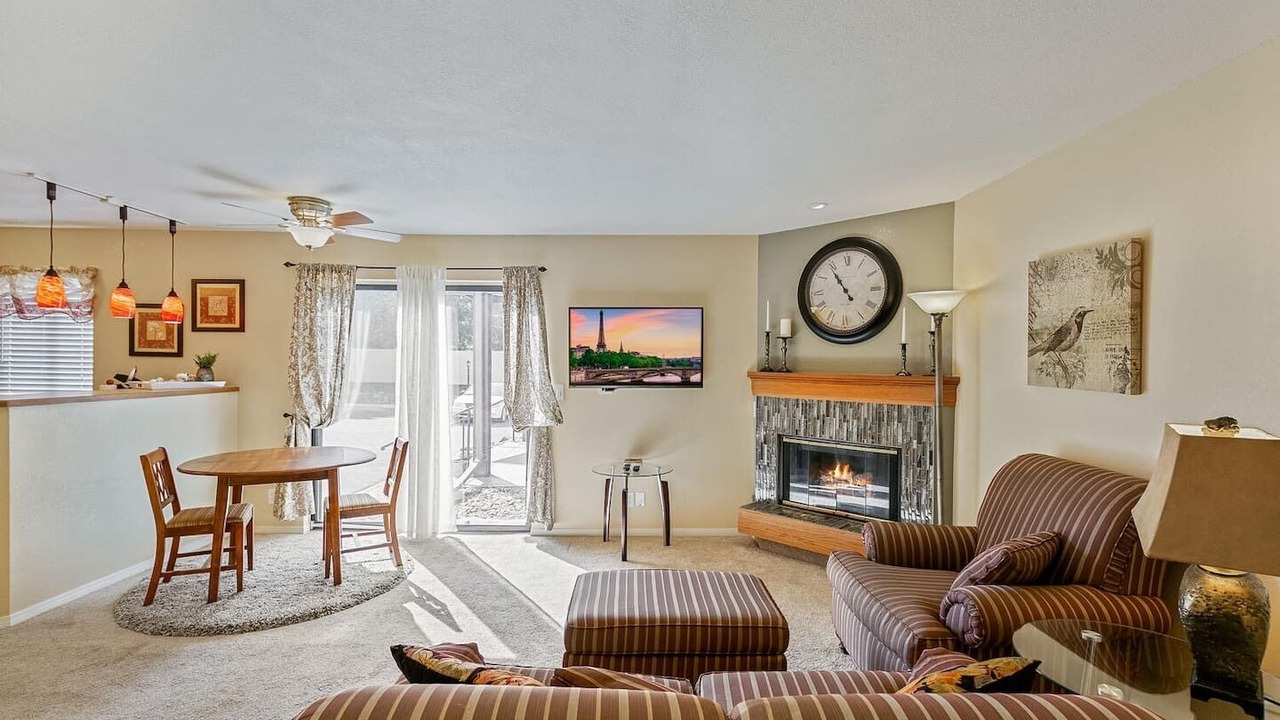 Photo of Livingroom in Englewood