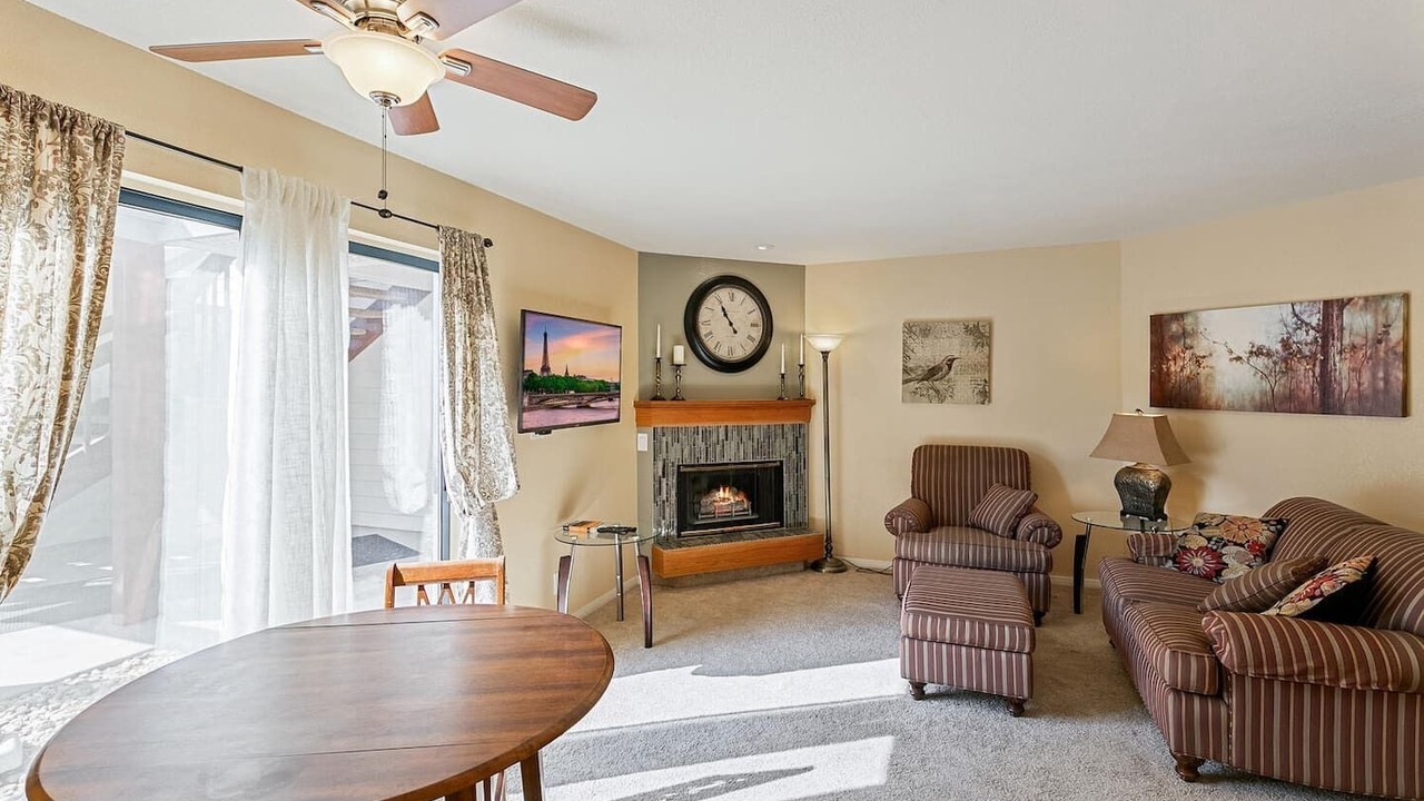 Photo of Livingroom in Englewood