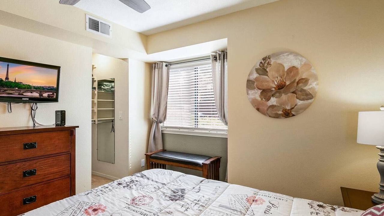 Photo of Bedroom in Englewood