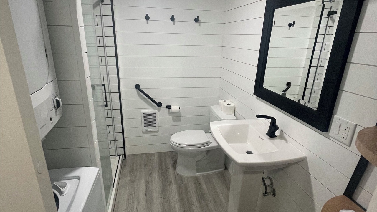 Photo of Bathroom in Lazear