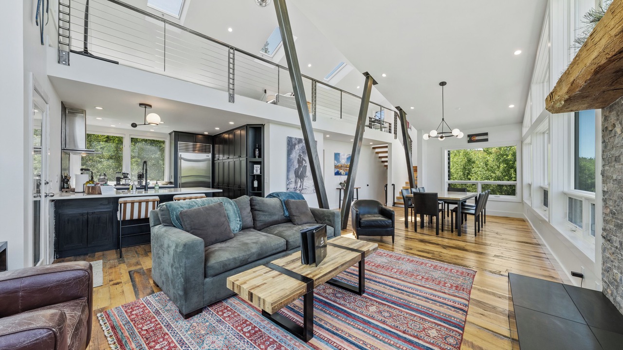 Photo of Livingroom in Homestead Hills