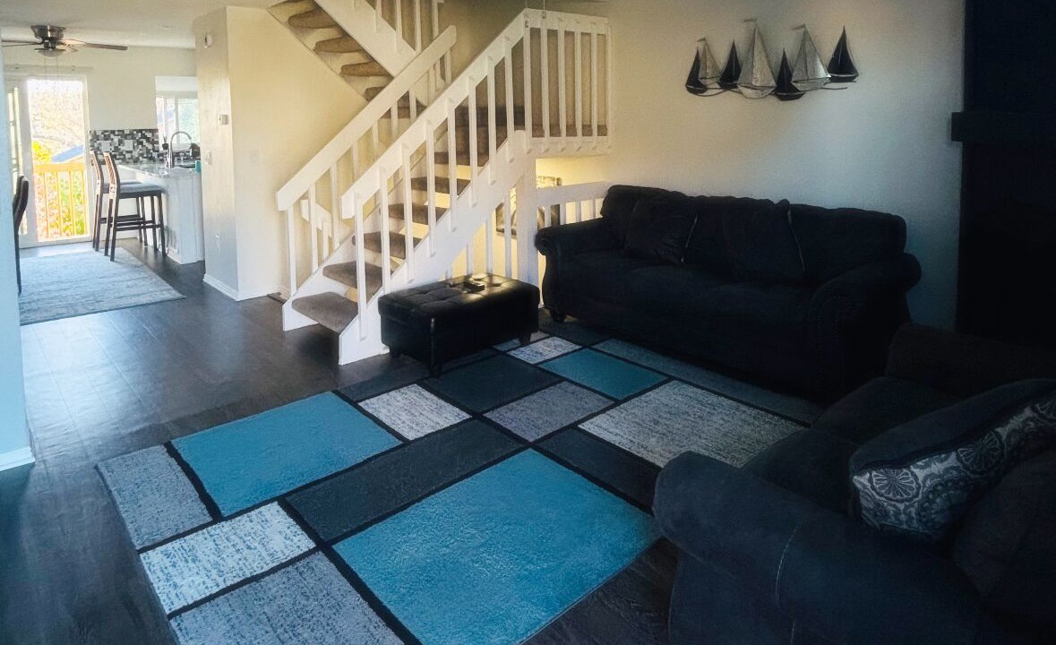 Photo of Livingroom in Prides Crossing