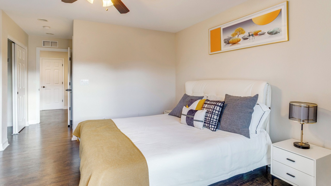 Photo of Bedroom in Aurora